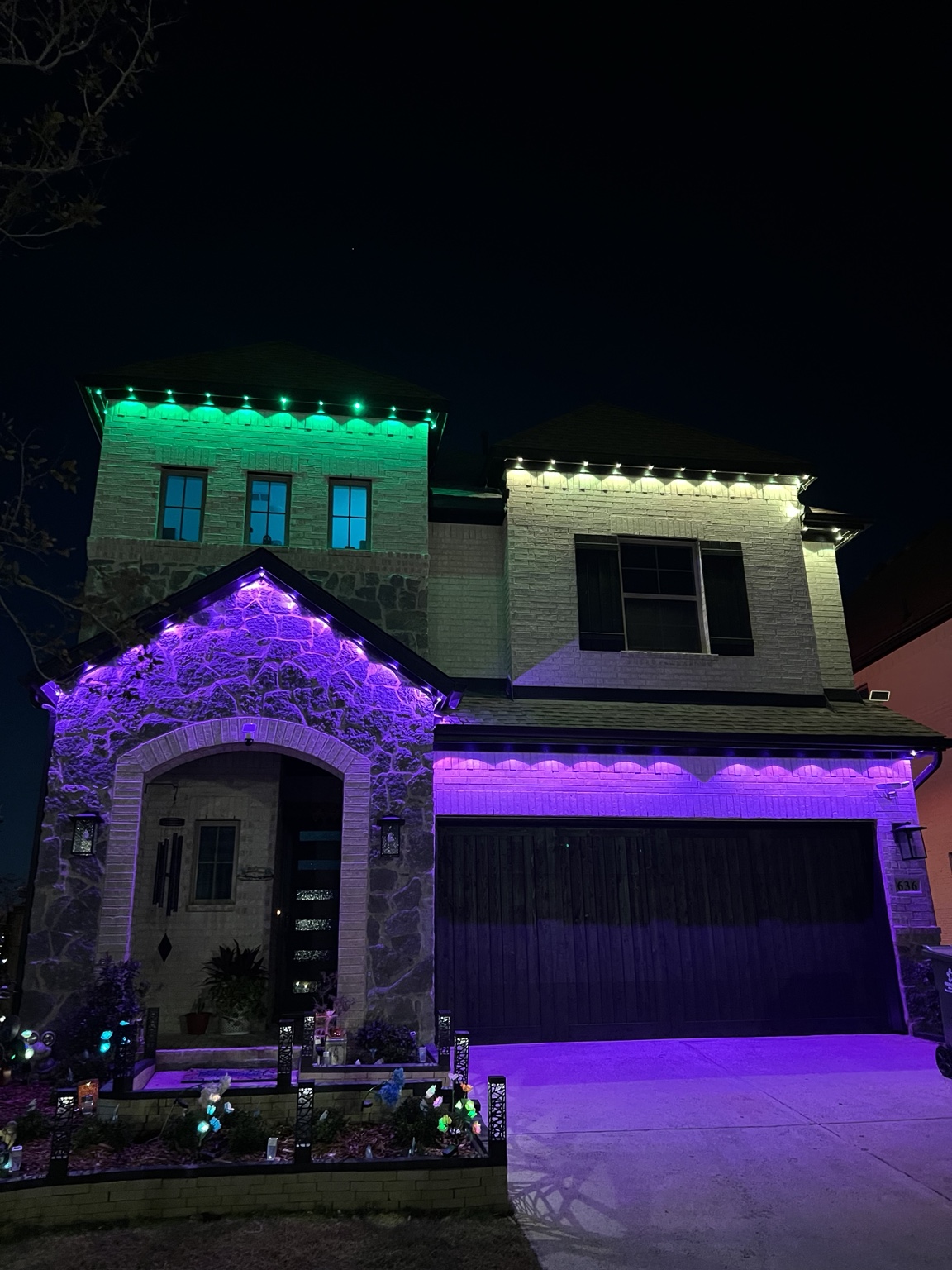 North Texas home with professionally installed Govee permanent lighting